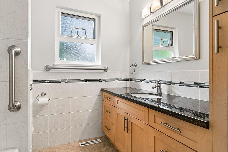 2925 W 24th Avenue Vancouver, BC - 19