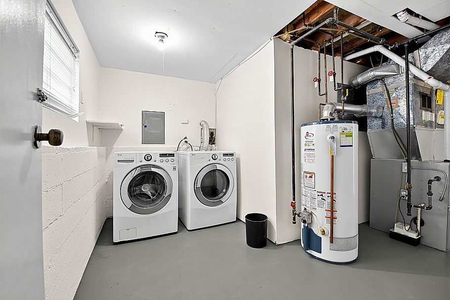 2216 E 41st Avenue Vancouver, BC - 26