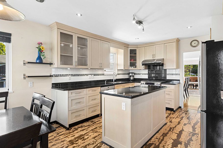2925 W 24th Avenue Vancouver, BC - 6
