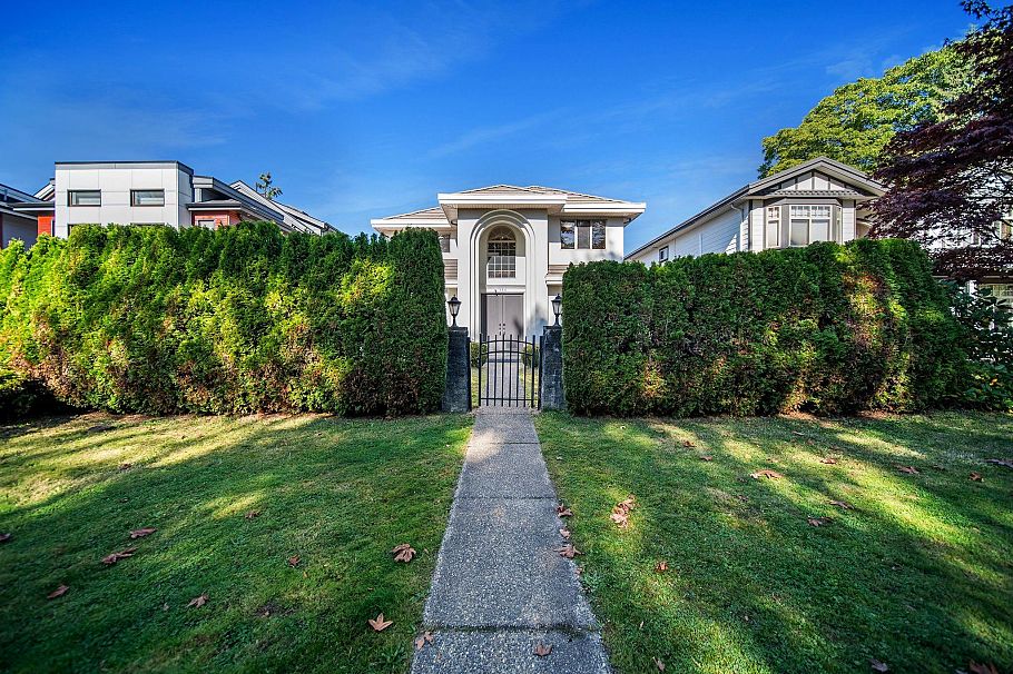 336 W 19th Street North Vancouver, BC - 4