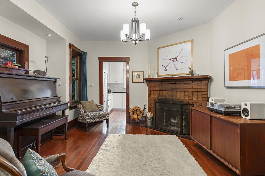 179 N Penticton Street Vancouver, BC - 5