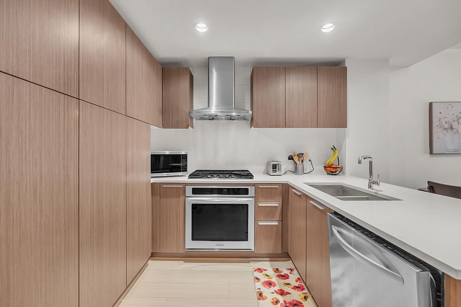 609 6033 Gray Avenue Vancouver, BC - 3