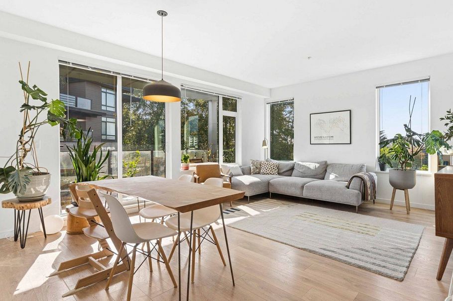313 725 Marine Drive North Vancouver, BC - 1