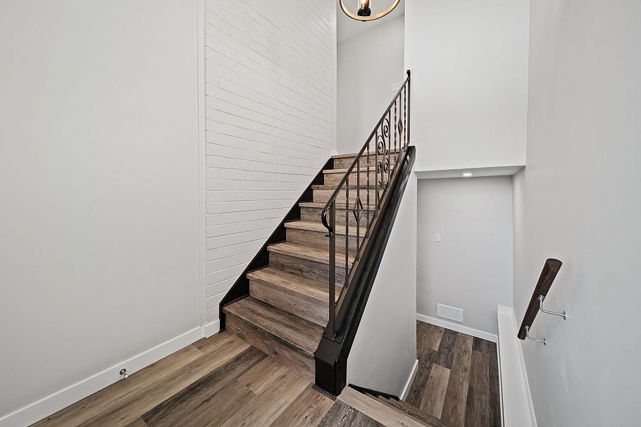 338 W 21st Street North Vancouver, BC - 19