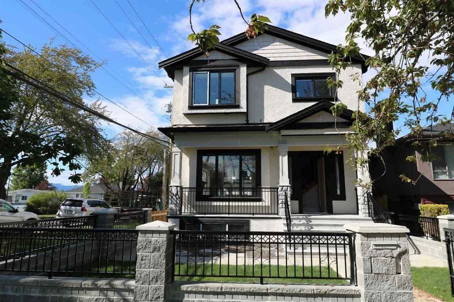 3101 E 46th Avenue Vancouver, BC - 1