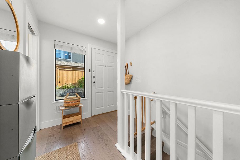 19 2133 St George's Avenue North Vancouver, BC - 3