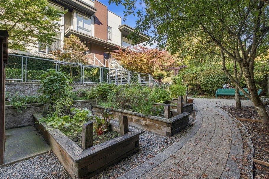 108 735 W 15th Street North Vancouver, BC - 18
