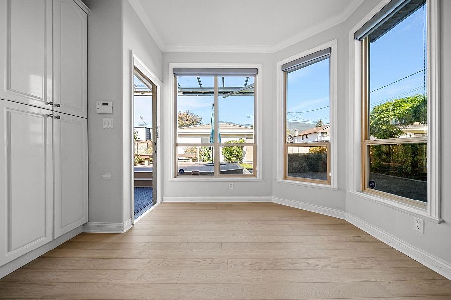 336 W 19th Street North Vancouver, BC - 13