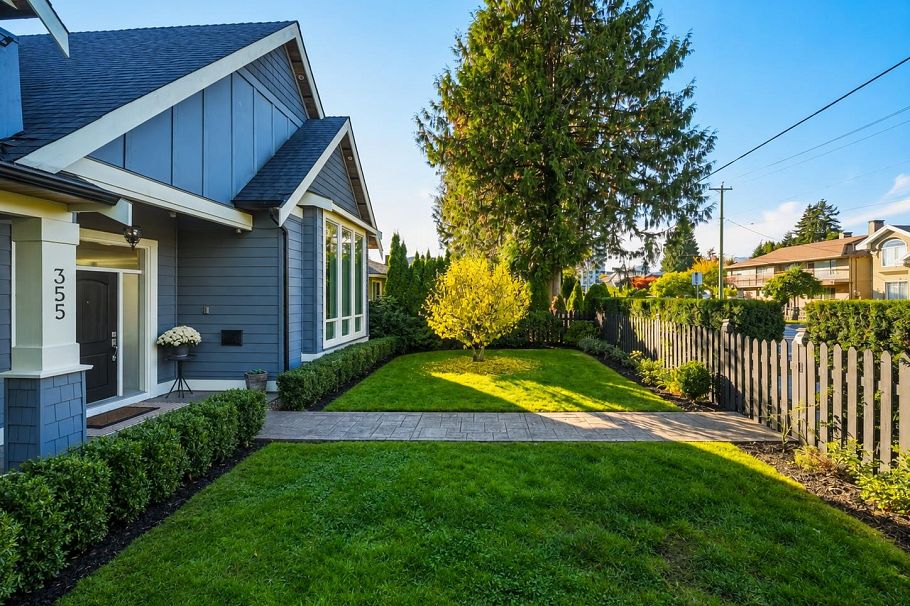 355 E 15th Street North Vancouver, BC - 4
