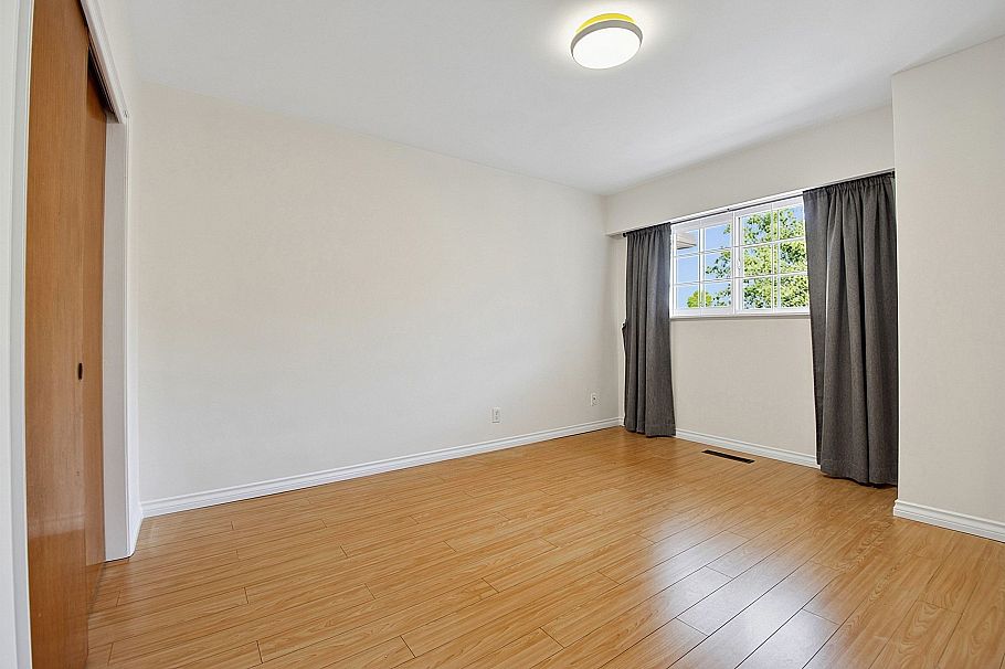 2216 E 41st Avenue Vancouver, BC - 8
