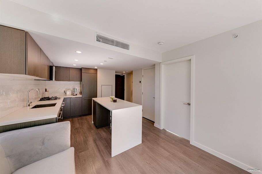 301 8189 Cambie Street Vancouver, BC - 8