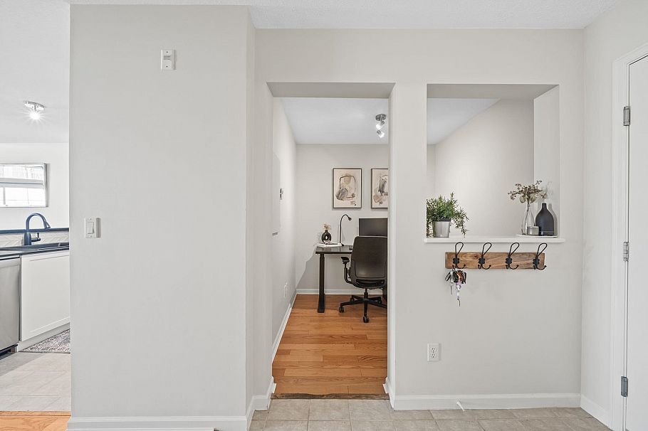 413 147 E 1st Street North Vancouver, BC - 25