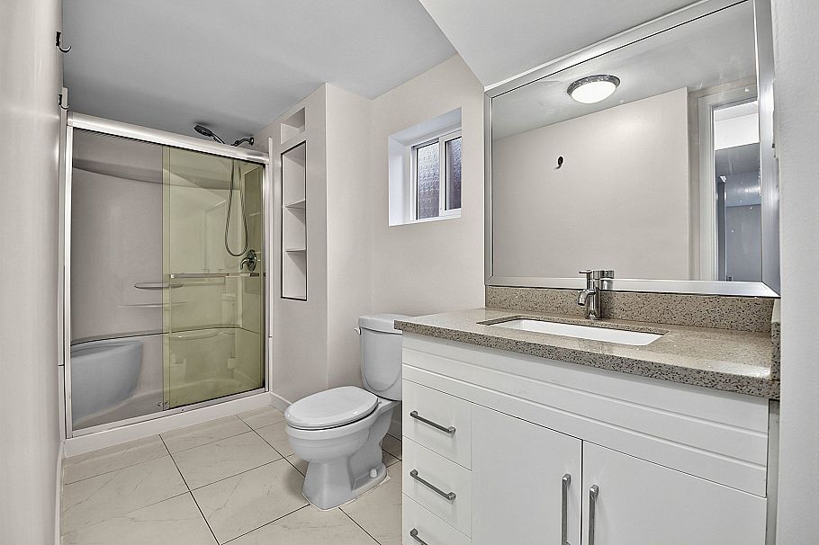 2216 E 41st Avenue Vancouver, BC - 20