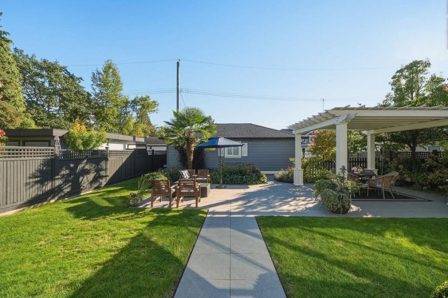 355 E 15th Street North Vancouver, BC - 18