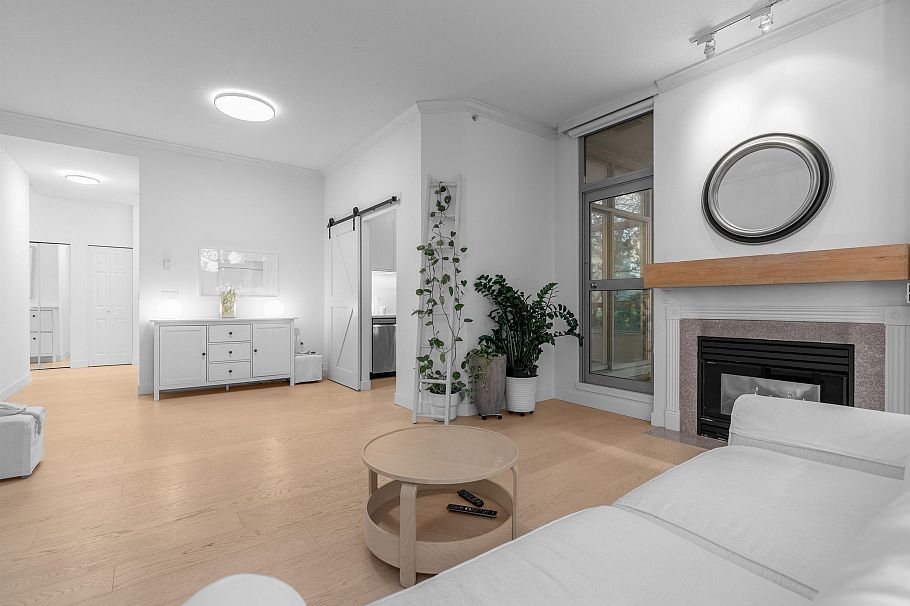 101 160 W Keith Road North Vancouver, BC - 2