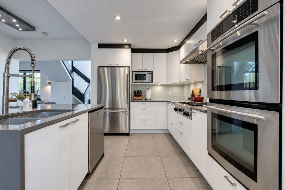 2835 W 13th Avenue Vancouver, BC - 16