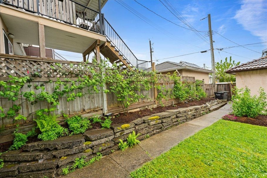 1375 E 18th Avenue Vancouver, BC - 39