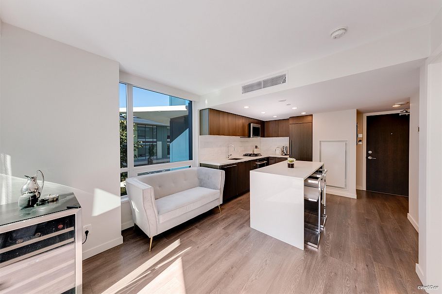 301 8189 Cambie Street Vancouver, BC - 6