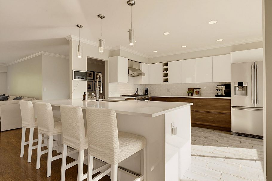 773 E 12th Street North Vancouver, BC - 2