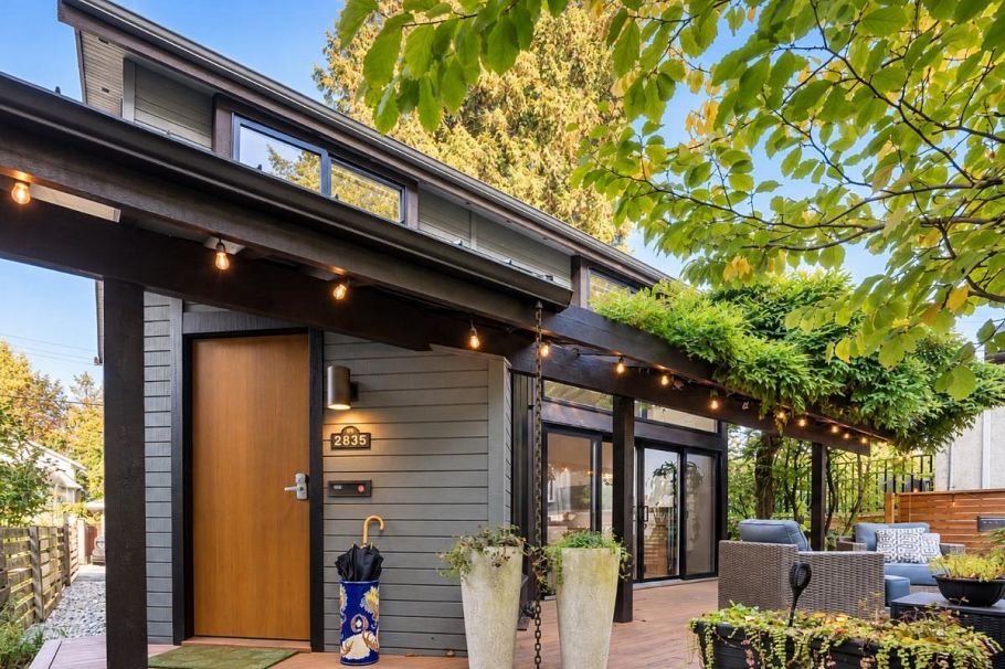 2835 W 13th Avenue Vancouver, BC - 2