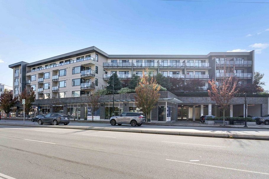 313 725 Marine Drive North Vancouver, BC - 30