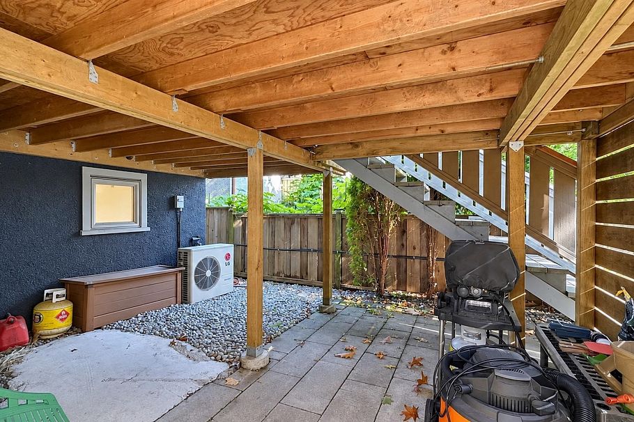 80 E 22nd Avenue Vancouver, BC - 40