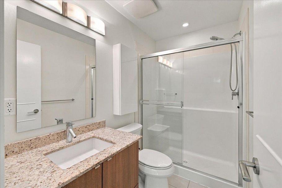 108 735 W 15th Street North Vancouver, BC - 9