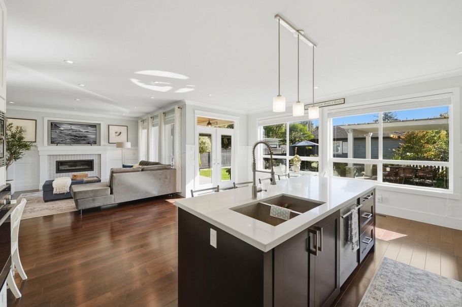 355 E 15th Street North Vancouver, BC - 10