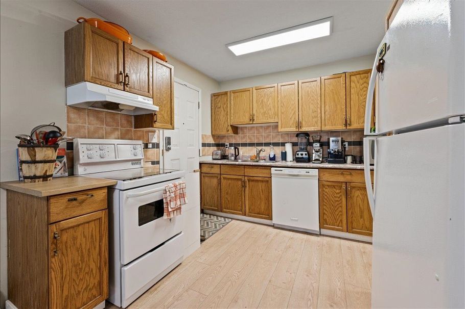 1375 E 18th Avenue Vancouver, BC - 9