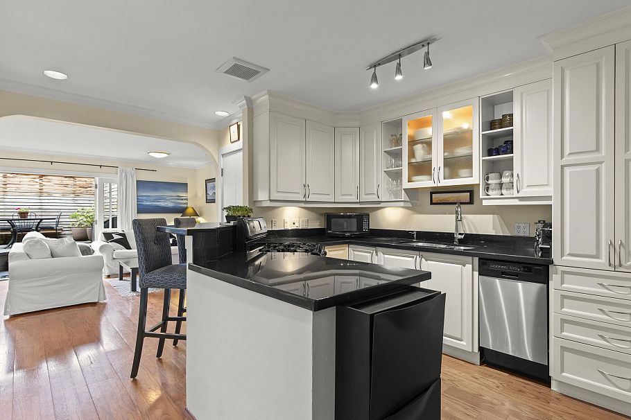 101 2535 York Avenue Vancouver, BC - 6