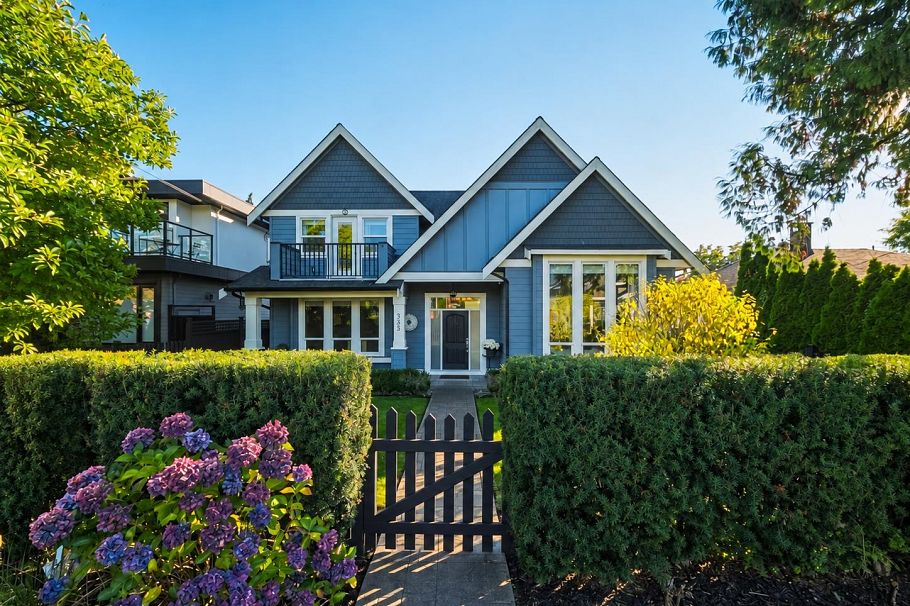 355 E 15th Street North Vancouver, BC - 1