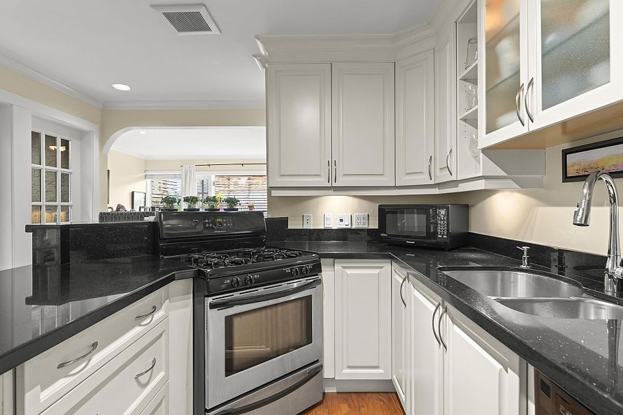 101 2535 York Avenue Vancouver, BC - 7