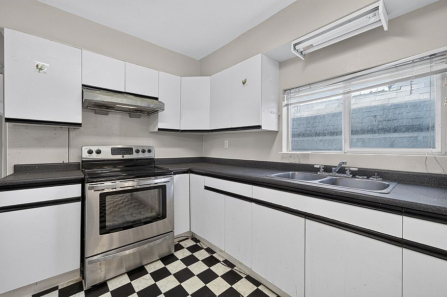 1429 E 11 Avenue Vancouver, BC - 9