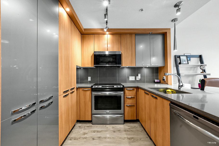 307 733 W 14th Street North Vancouver, BC - 4