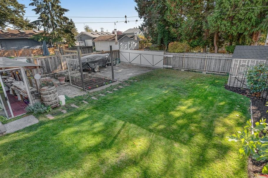 535 E Keith Road North Vancouver, BC - 24