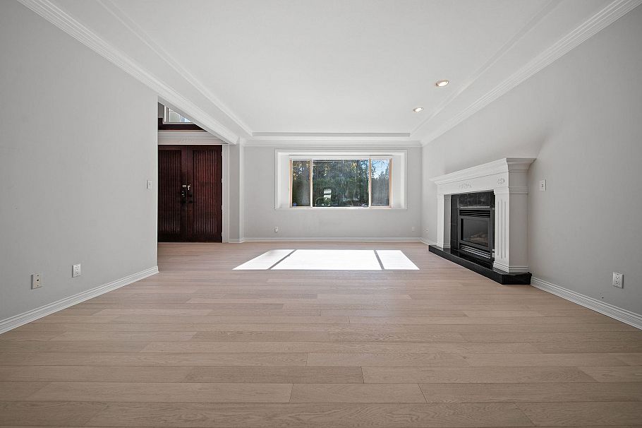 336 W 19th Street North Vancouver, BC - 7
