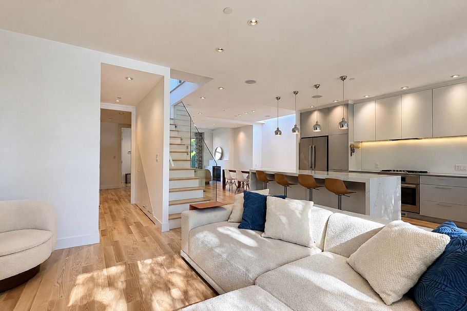 80 E 22nd Avenue Vancouver, BC - 12
