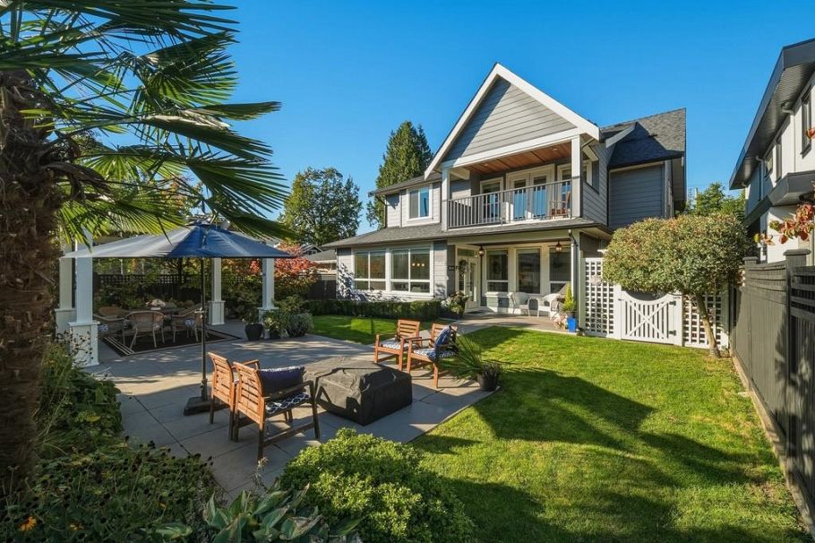 355 E 15th Street North Vancouver, BC - 2