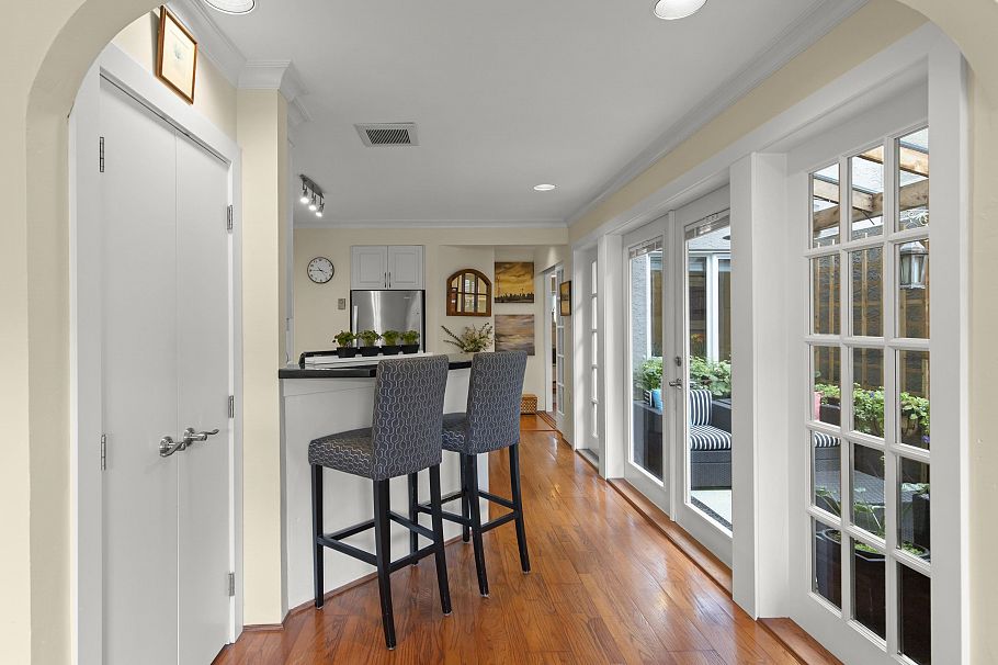 101 2535 York Avenue Vancouver, BC - 5