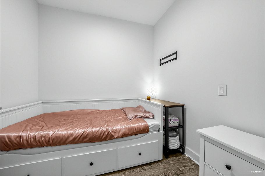 307 733 W 14th Street North Vancouver, BC - 13