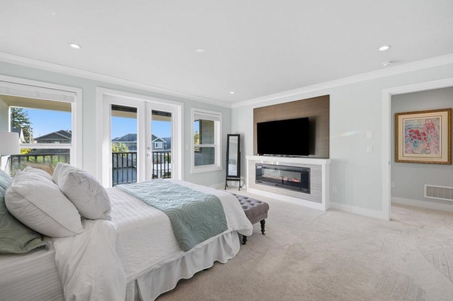 355 E 15th Street North Vancouver, BC - 23