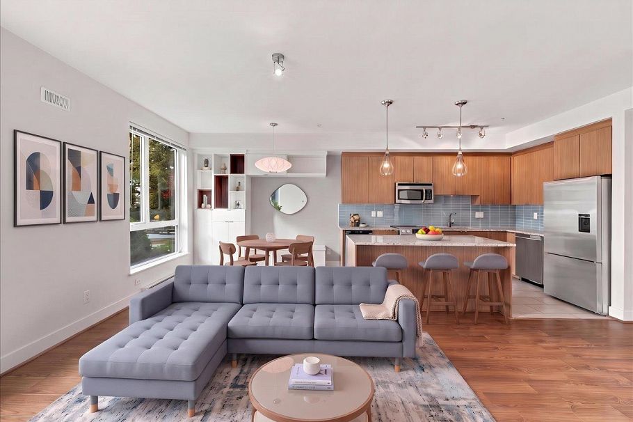 108 735 W 15th Street North Vancouver, BC - 2