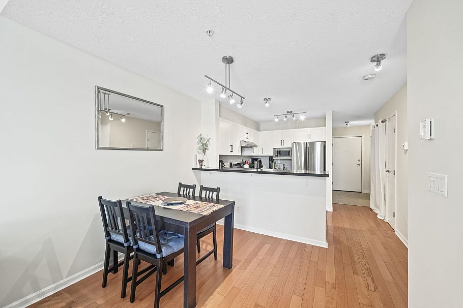 413 147 E 1st Street North Vancouver, BC - 15