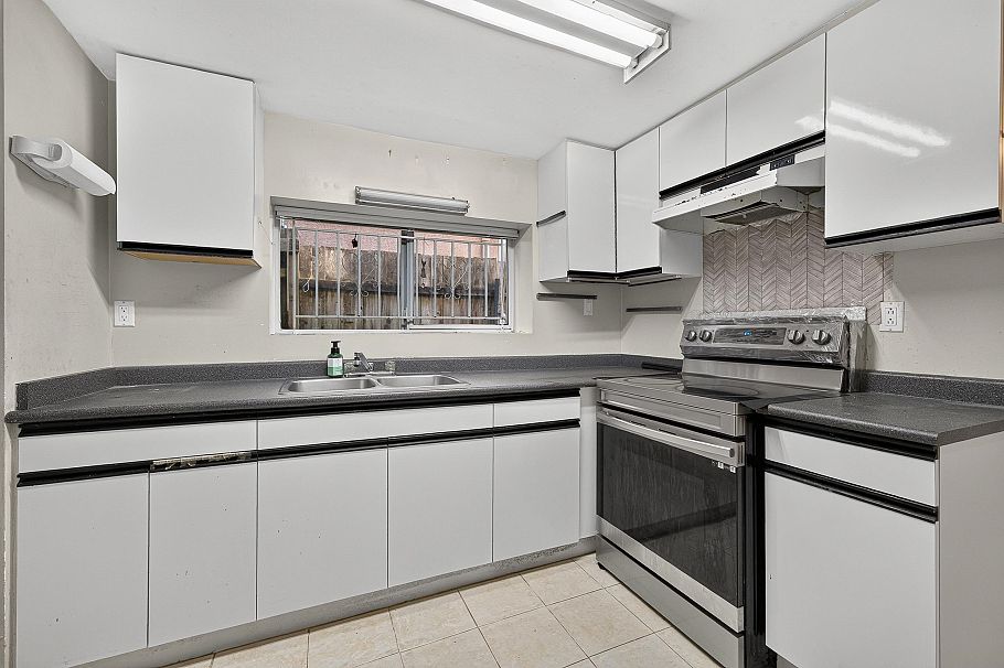 1429 E 11 Avenue Vancouver, BC - 27