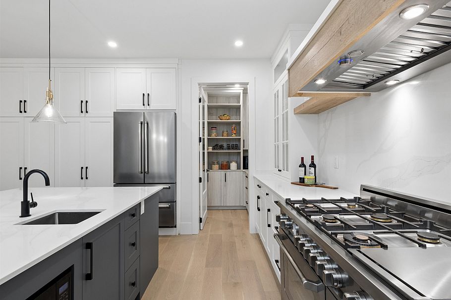 1260 Plateau Drive North Vancouver, BC - 5