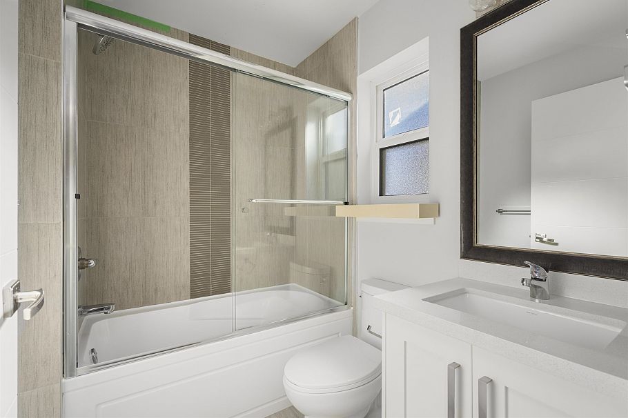7380 Ontario Street Vancouver, BC - 18