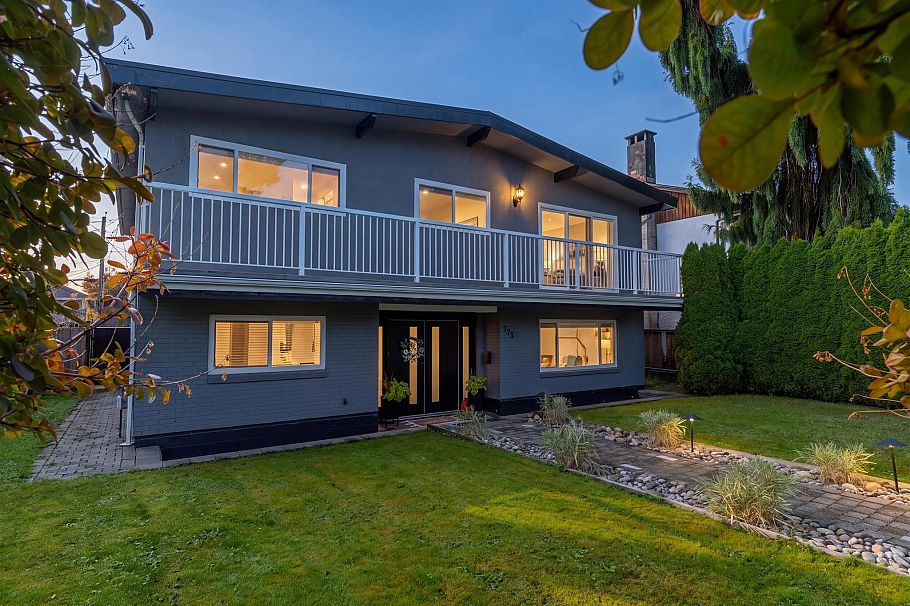773 E 12th Street North Vancouver, BC - 1
