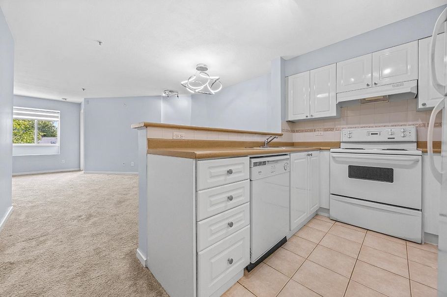 211 868 Kingsway Vancouver, BC - 5