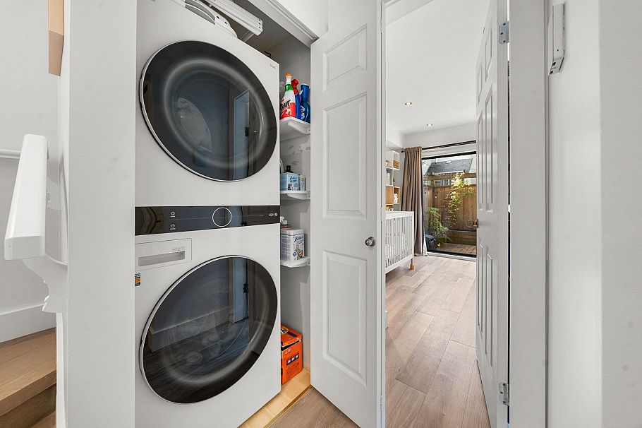 19 2133 St George's Avenue North Vancouver, BC - 32