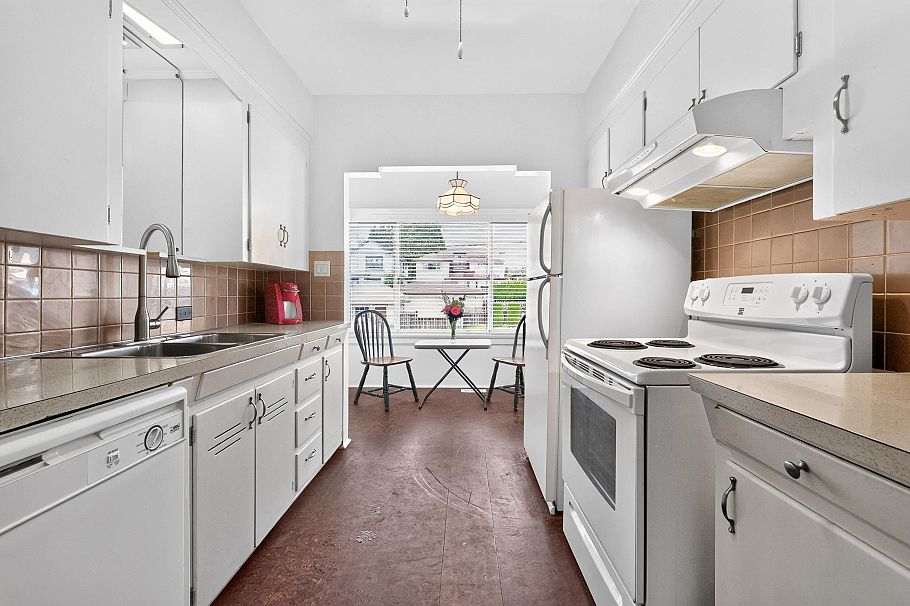 2345 W 18th Avenue Vancouver, BC - 12